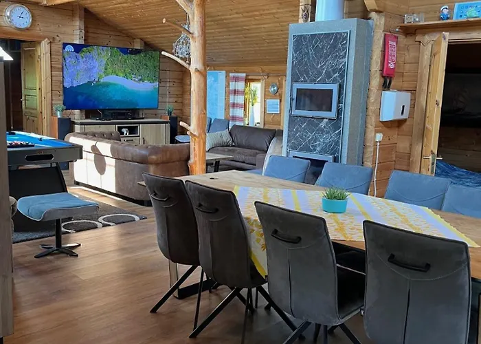 Luxury With Private Hébergement de vacances